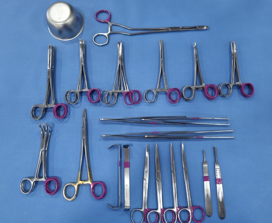 Kit cirúrgico com codificação por cor rosa