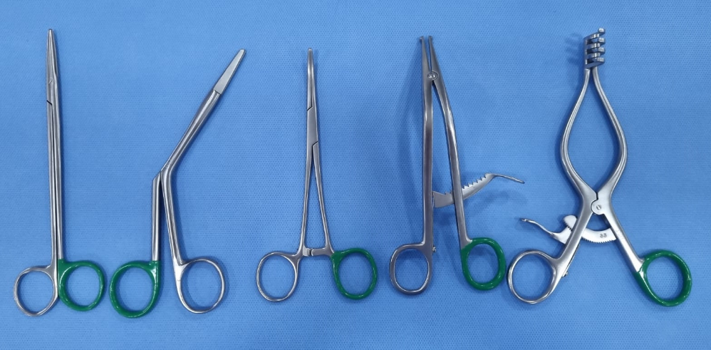 Kit cirúrgico com codificação por cor verde